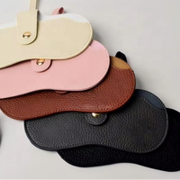 Étui à lunettes en cuir coloré au design élégant, certifié Global Recycled Standard, offrant une protection aux lunettes et facile à transporter