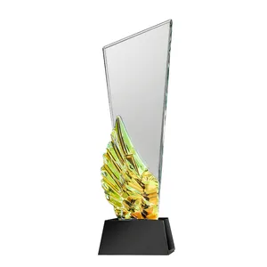 Trofeo di vetro del premio della competizione con Logo inciso trofei di cristallo a forma di stella personalizzati economici dipendenti aziendali