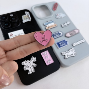 Stock d'usine disponible, pin's en émail souple personnalisable |   Calligraphie arabe gravée sur mesure et thème artistique |   Autocollant de téléphone personnalisé - Product Image 4
