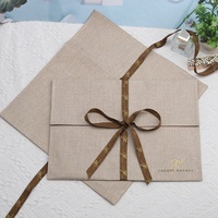 Mode Logo personnalisé 100% naturel Jute toile de jute enveloppe forme cadeau vêtements cheveux emballage sac à poussière enveloppe réutilisable pochette en jute