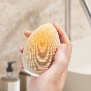 Appareil de soin de la peau rechargeable en silicone de luxe, étanche IPX7, pour le nettoyage du visage - Product Image 4