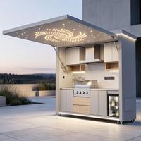 Îlot BBQ d'extérieur avec plan de travail en pierre frittée, barbecue intégré en acier inoxydable 304 et réfrigérateur pour villa au bord de la piscine