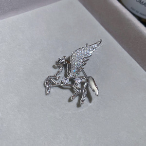 Broche de cobre con circonita hueco de caballo, nuevo estilo chino, diseño de pin para mujer, accesorios de ropa de nicho, broches de lujo para mujer - Product Image 4