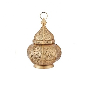 Linterna de vela de Metal con acabado chapado en oro, linterna de vela Vintage, linterna de Metal de Venta caliente, estilo único para interiores y exteriores - Product Image 1