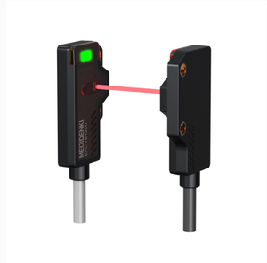 Sensor Fotoeléctrico de Barrera Ultrafino Akusense EFL-TE1200PC, Alcance de 1200 mm, Rojo VCSEL, IP67, Ranura Cuadrada Delgada, 1 ms - Product Image 1