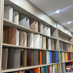 Tablero de melamina moderno de 18mm Tablero de partículas <span class=keywords><strong>OSB</strong></span> Absorción de sonido Tablones de madera Chapa de madera Piso de madera Tableros duros - Product Image 4