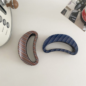 Pinza de Pelo Grande de Plástico PC Simple al por Mayor, Forma Semicircular de Moda, 10cm, Pinzas de Pelo Unisex Elegantes con Agarre Fuerte y Grande - Product Image 4