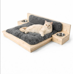 Cama de Lujo Personalizada para Mascotas, Hecha a Mano con Madera Natural, Casa Moderna para Perros con Comederos Integrados - Product Image 1