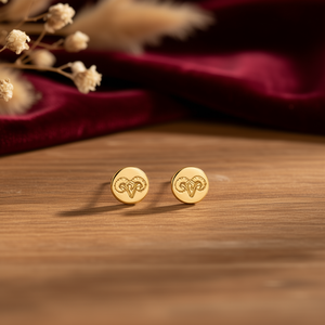 Orecchini a Perno con Segno Zodiacale Angelina 12mm in Acciaio Inossidabile Placcato Oro, Gioiello Unisex da Regalo - Product Image 2