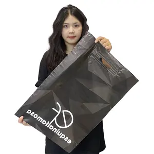 Bolsa de plástico de diseño colorido personalizado, asas fuertes <span class=keywords><strong>para</strong></span> <span class=keywords><strong>ropa</strong></span>, <span class=keywords><strong>bolsas</strong></span> de compras con logotipos, Asa gruesa <span class=keywords><strong>para</strong></span> sujetar - Product Image 1