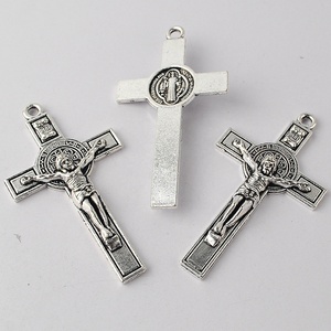 55x30mm 아연 합금 엔틱 실버 도금 성 베네딕토 십자가 어린이 패션 펜던트 - Product Image 4
