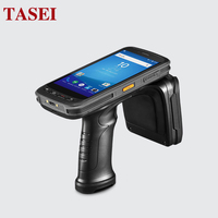 Lecteur portable RFID UHF C72 20 mètres Android 13 Impinj E710 longue portée avec lecteur de codes-barres 2D pour l'inventaire d'entrepôt