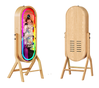 Photobooth de Luxe en Bois 2026 avec Écran Tactile 21,5 Pouces, Cadre Lumineux RGB Télécommandé et Miroir à Vis pour Mariages et Événements Professionnels