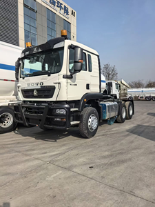 Red 6X4 Diesel Tractor Truck 31-40T Load Capacity Automatic Air Conditioner Euro 4 Emission Standard Used - Product Image 5