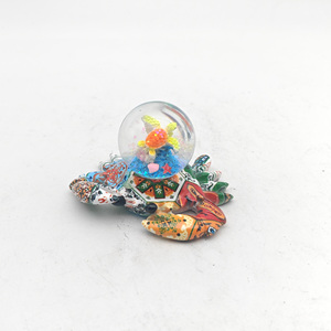 Globo de Nieve Decorativo con Resina de Impresión por Transferencia de Agua, Diseño de Cangrejo, Árbol de Coco y Animales, Venta Caliente de Fábrica - Product Image 4