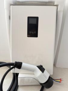 เครื่องชาร์จรถยนต์ไฟฟ้าแบบติดผนังมาตรฐาน GB/T 7KW สำหรับที่อยู่อาศัย สถานีชาร์จเร็ว กันน้ำ ใช้ในบ้าน - Product Image 1