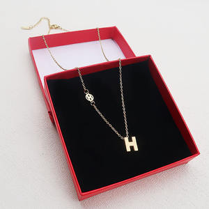 Top qualité <span class=keywords><strong>meilleur</strong></span> <span class=keywords><strong>ami</strong></span> chaînes <span class=keywords><strong>mot</strong></span> personnalisé collier H médaillon 18k plaqué or en acier inoxydable bijoux de mode colliers - Product Image 3