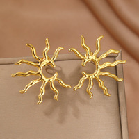 Boucles d'oreilles tendance pour influenceuses : parfaites pour les séances photo en voyage, les soirées, les sorties entre amies et le shopping