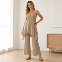 Ensemble 2 pièces OEM personnalisé pour femme : Haut tricoté sans manches col en V à ourlet asymétrique et pantalon long à jambes larges – Vente en gros OEM ODM
