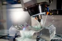 Centro de Mecanizado Vertical CNC Profesional Automático de Alta Resistencia y Rigidez VL-1380, 8000-12000 RPM, BT50, Cambio de Herramienta en 1.7s, 24T