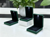 Boîte à pendentif LED vert foncé en gros, boîte à bijoux LED vert foncé, collier LED personnalisable avec logo