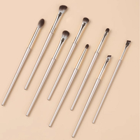 Ensemble de 13 pinceaux pour fard à paupières en poils synthétiques doux pour débutants comprenant un eye-liner pour le nez et les lèvres.
