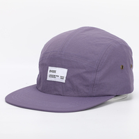 Casquette de camping personnalisée à 5 panneaux multicolores pour activités de plein air, avec logo tissé et visière plate réglable – Créez votre propre design