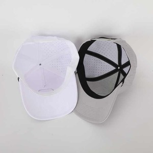 Gorra de Béisbol Deportiva Impermeable con Logotipo Personalizado al por Mayor, Gorra de Golf para Hombre, Gorra de Rendimiento con Orificios Cortados con Láser - Product Image 4