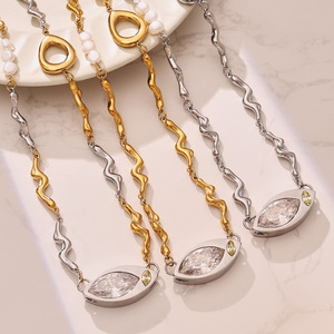 Collier pendentif en diamant marquise plaqué or pour femme, chaîne à vagues d'eau, bijoux classiques à porter au quotidien - Product Image 1