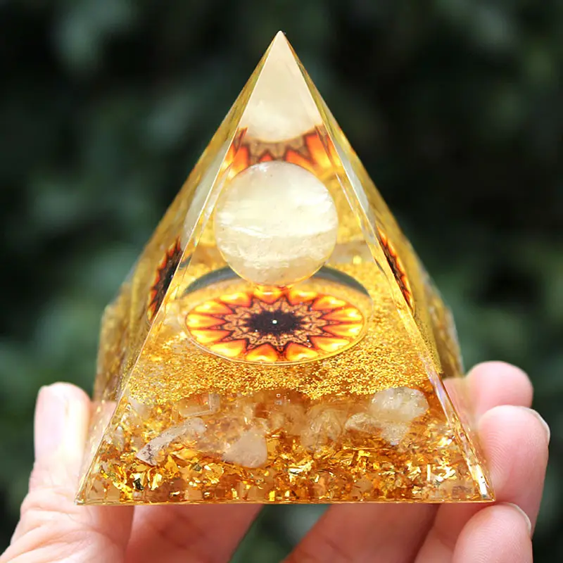 Dainty 6 cm Citrine Cristal Gravier Pyramide Diverses Pierres Précieuses Motif Abondant Cube Triangulaire Cristal Chanceux Pyramide Décoration