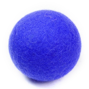 Boules de linge en feutre bleu outremer faites à la main Adoucissant en laine naturelle Séchoir XL 1000 + Capacité de charge Disques rouges emballés en vrac - Product Image 4