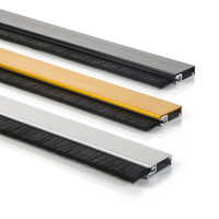 Joints de brosse de porte Bandes d'étanchéité inférieures Barre en aluminium PP Brosse PVC Rubber Tape Wooden Door Weatherstrip Sweepers Screw Fixed