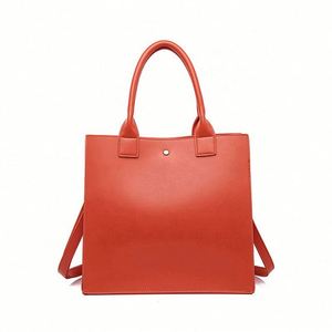 Vente en gros de sacs fourre-tout de qualité supérieure pour femmes avec logo personnalisé fermeture à glissière en matériau PU de couleur unie - Product Image 4