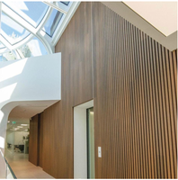 Revêtement mural extérieur en WPC moderne, imperméable et nécessitant peu d'entretien, panneau composite bois-plastique pour pergola, villa, maison