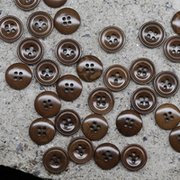 Boutons ronds en corozo naturel personnalisé de haute qualité à 4 trous en corozonut marron pour chemises pour hommes et robes pour femmes