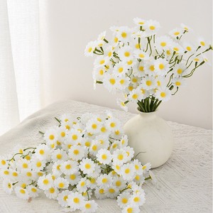 Bouquet de marguerites artificielles en soie blanches pour mariage, décoration intérieure, arrangement floral - Product Image 4