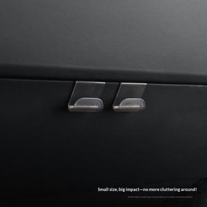 Gancio per Auto in Materiale ABS Aggiornato 2023, Design Minimalista, Accessorio per Vano Portaoggetti <span class=keywords><strong>Lato</strong></span> <span class=keywords><strong>Passeggero</strong></span> (Modello 3/X/S) - Product Image 3