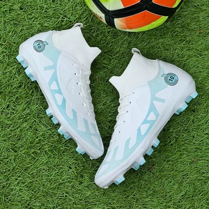 Chaussures de football personnalisées à tige haute, portables et antidérapantes pour garçons, filles, hommes, femmes, adultes et enfants - Product Image 3