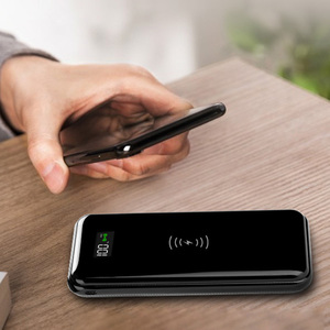 Comoda custodia powerbank in PVC <span class=keywords><strong>con</strong></span> <span class=keywords><strong>batteria</strong></span> Li-Polymer personalizzata ad alta capacità, ricarica rapida e Type-C. - Product Image 3