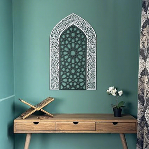 Decoración de pared islámica en metal con caligrafía árabe y diseño geométrico - Product Image 1