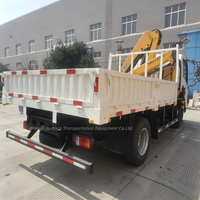 Camion grue SINOTRUK HOWO 4x2, moteur Weichai 116 CV, grue à flèche pliante hydraulique de 3,2 tonnes, boîte de vitesses, roulement Euro 3