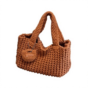 Sac à main tissé de style coréen pour femme, nouvelle collection printemps, sac de poignet polyvalent, sac fourre-tout en laine tricotée avec boucle magnétique, usage quotidien Tanjing - Product Image 1