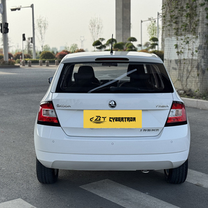Volk-swagen <span class=keywords><strong>Skoda</strong></span> <span class=keywords><strong>Fabia</strong></span> 2017 1.4L <span class=keywords><strong>automatique</strong></span>, édition essence, 5 places, berline à hayon, bon état, voitures d'<span class=keywords><strong>occasion</strong></span> - Product Image 5