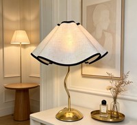 Lampe de table sans fil rechargeable à intensité variable tactile avec abat-jour en tissu ondulé, lumière d'ambiance chaude pour mariage, banquet, décoration de chalet