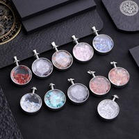 Collier pendentif shaker rond 33*52mm avec bouteille à vœux, éclats de cristaux de guérison et perles de pierre naturelle concassée pour femmes et filles