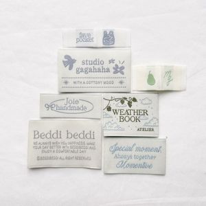 Etiquetas tejidas personalizadas, cuadradas/rectangulares, cortadas con láser, ideales para marcas de ropa y calzado – ecológicas y hechas a medida - Product Image 1