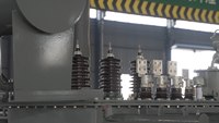 Transformador de 2500 kVA, Estándar ANSI/IEEE, Sumergido en Aceite, Montado sobre Plataforma, 34.5 kV, Elevador de Tensión para Granja Solar, Planta Fotovoltaica