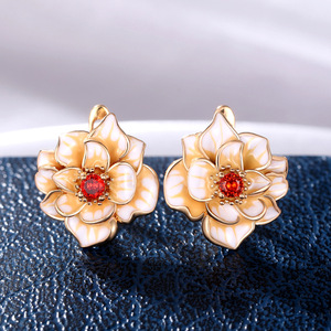 Orecchini a Perno con Fiori Delicati per Donne, Design Floreale Fresco, Gioielli Minimalisti di Moda - Product Image 4