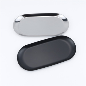 Bandeja Ovalada Metálica para Accesorios de Fumar, Moderna y con Espacio de Almacenamiento, en Negro, Plata, Dorado y Acabado Arcoíris - Product Image 6