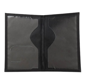 Porte-passeport personnalisé en cuir artificiel pour hommes et femmes - Housse durable, idéal pour un cadeau promotionnel - Product Image 4